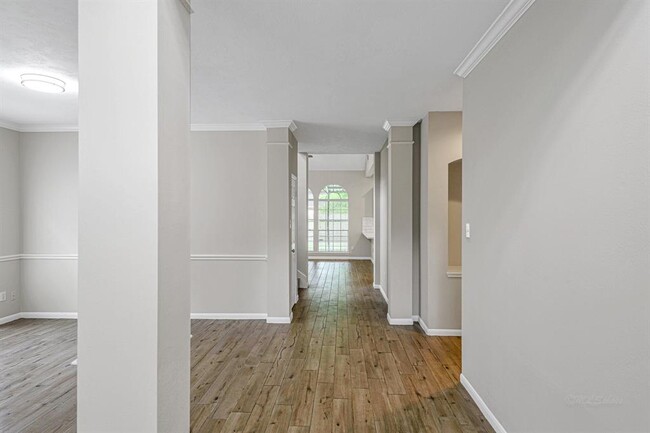 Building Photo - 8827 Lawncliff Ln