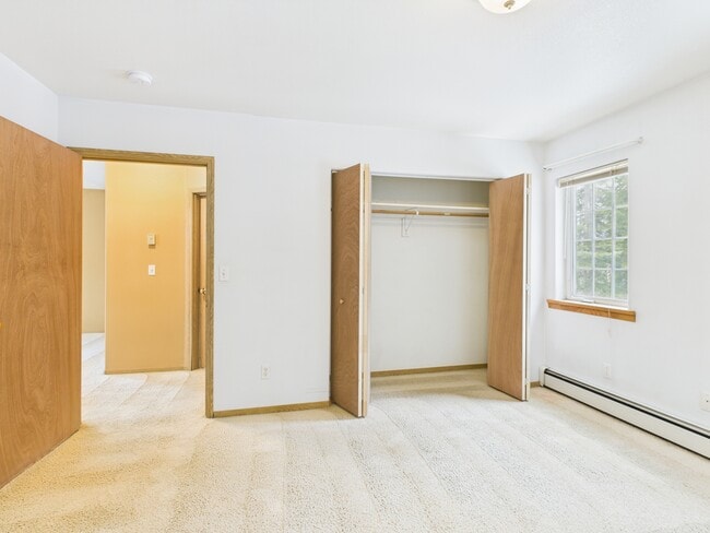 Building Photo - 955 Pickering Dr
