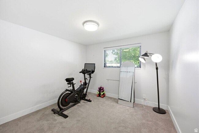 Building Photo - 284 S 250 W