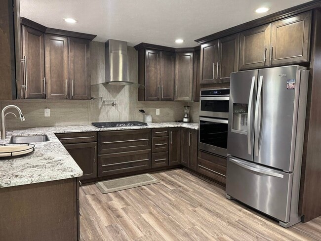 Building Photo - 5855 Thatcher Dr