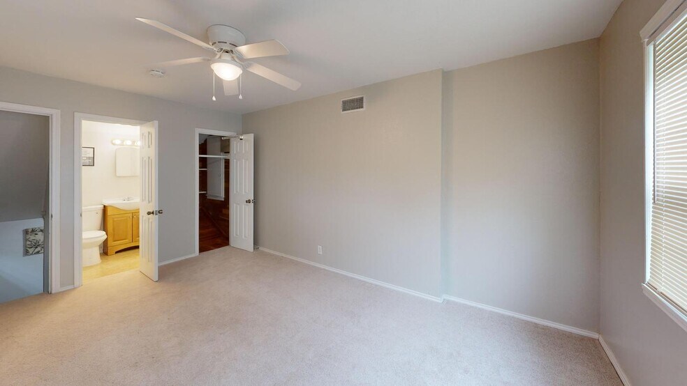 Building Photo - 1317 Killian Dr