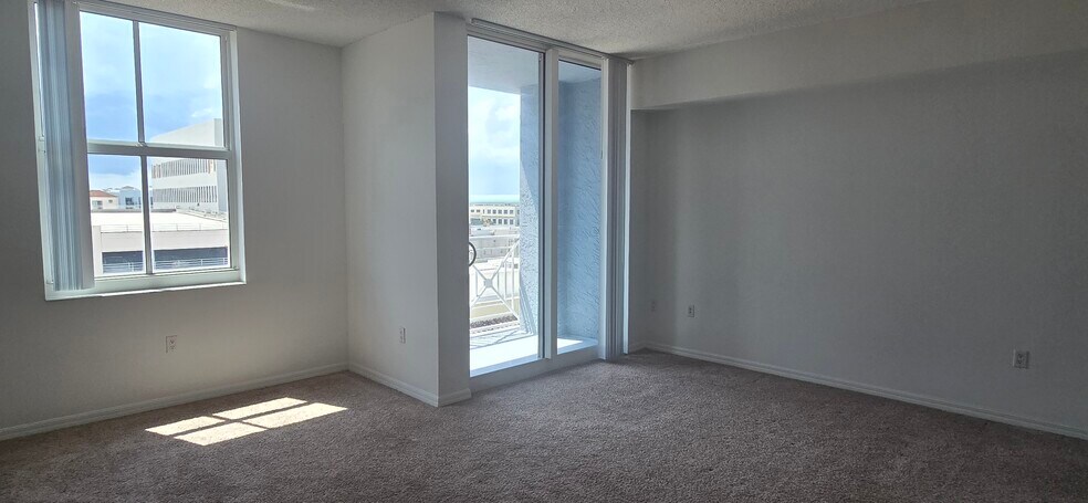 Building Photo - 255 Evernia St