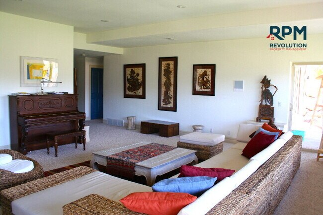 Building Photo - "Experience Luxury Living: Spacious 5-Bed ...