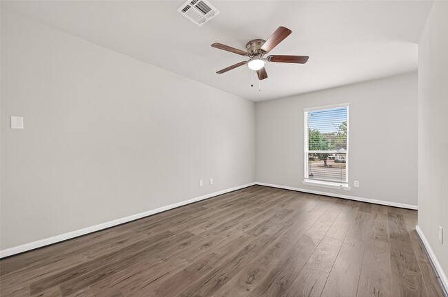 Building Photo - 7739 Antoine Dr