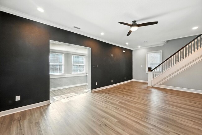 Building Photo - 931 Kenton Ave