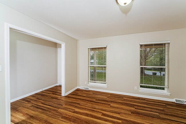 Building Photo - 1831 Mara Dr NE