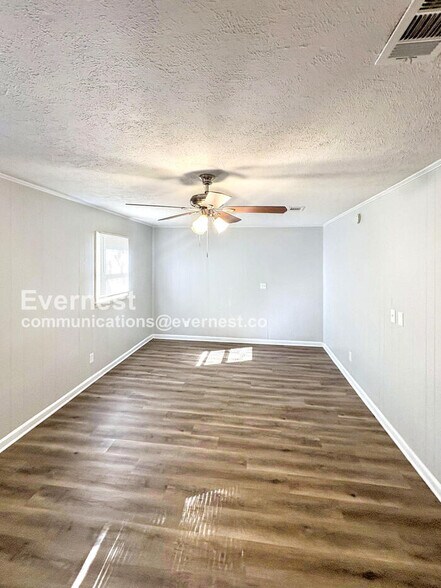 Building Photo - 525 Landers St