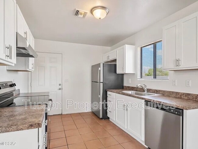 Building Photo - 1107 W Sonora St