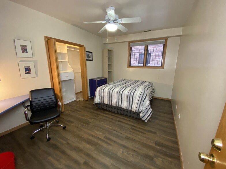 Front Bedroom - 1 - 2442 W Fillmore St