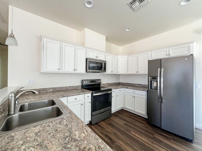 Building Photo - 29 Palms Home with Solar