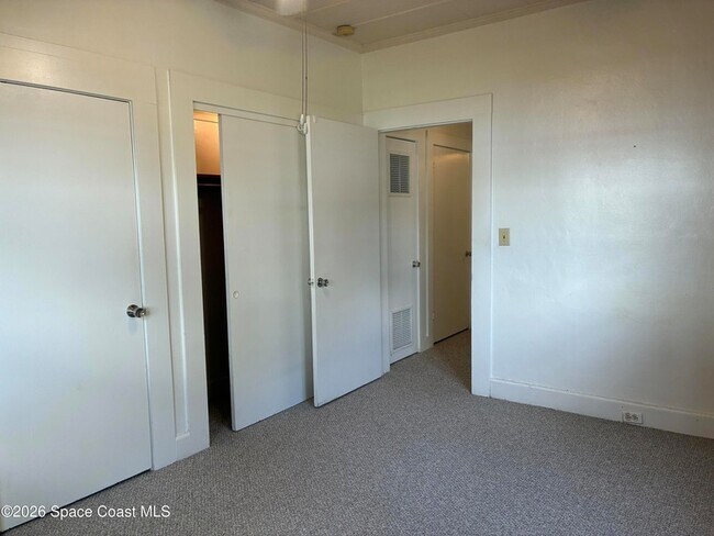 Building Photo - 803 Rockledge Dr