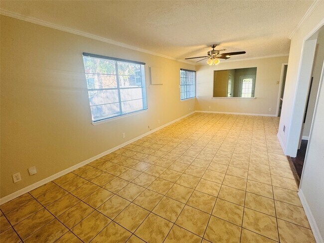 Building Photo - 605 Tovrea Rd