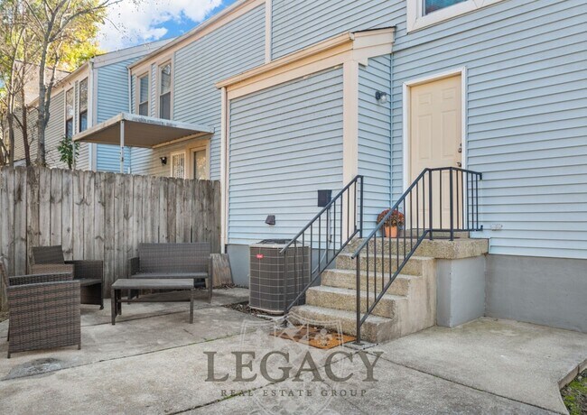 Building Photo - 748 Lake Terrace Dr