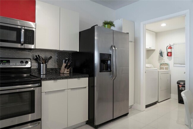 Building Photo - 17050 N Bay Rd