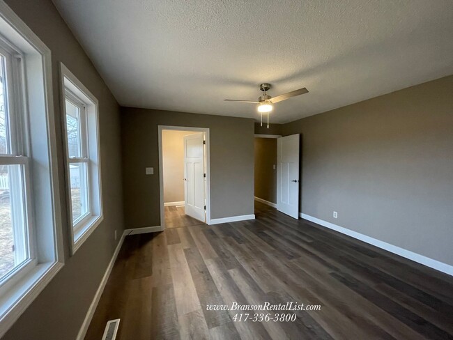 Building Photo - Newly Remodeled 3BR/2BA