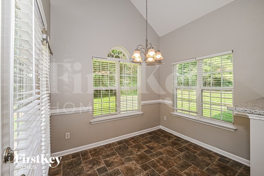 Building Photo - 6015 Forest Pond Dr