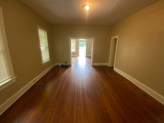 Building Photo - 4007 Holly Ave