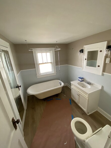 Building Photo - 187 Rowland Ave