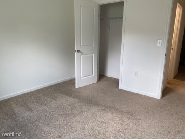 Building Photo - 4 br, 2 bath House - 15627 Merlin Ave