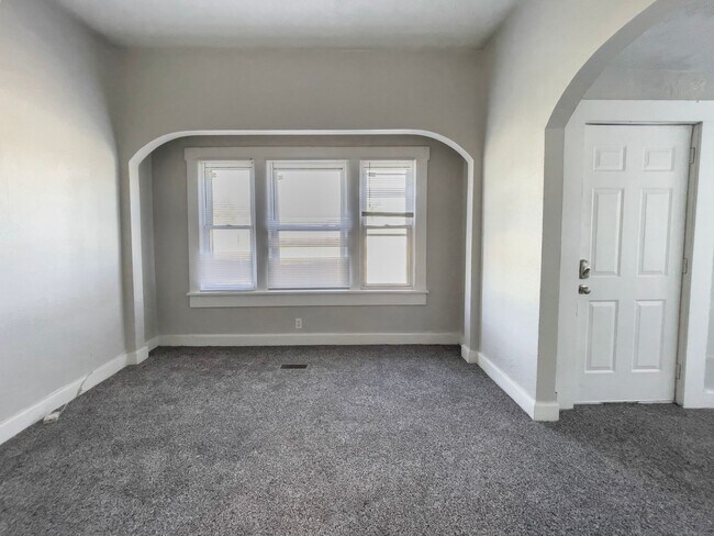 Building Photo - 1219 W Jackson St