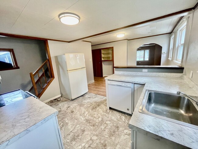 Building Photo - 2 Bed 2 Bath- Beaver Falls PA