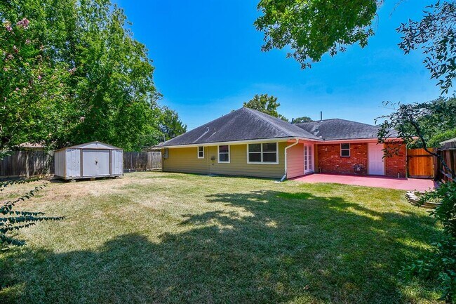 Building Photo - 9806 Larston St