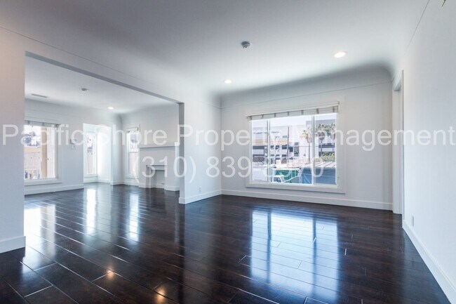 Building Photo - Mullen Duplex