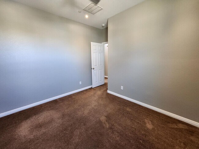 Building Photo - Beautiful Single Story 3 Bedroom close to Cadence