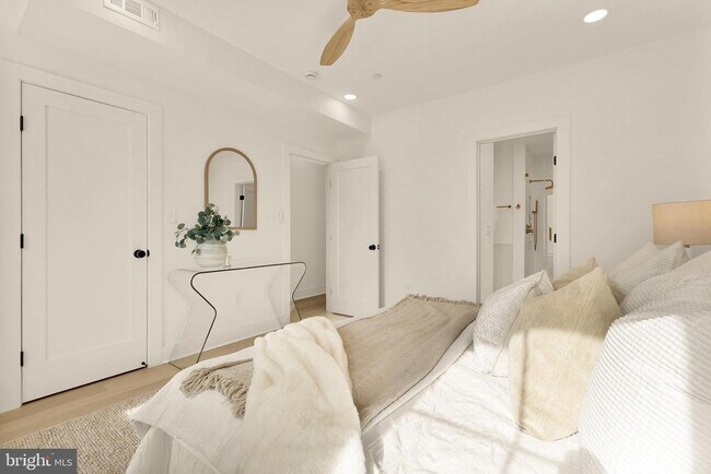 Building Photo - 1706 Bay St SE