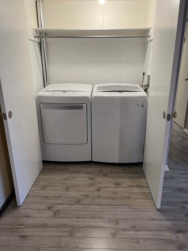 Building Photo - 20301 Shelburne Rd