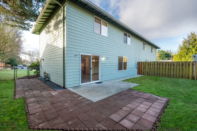 Building Photo - Modern Comfort in Silver Lake | 3-Bed, 2.5-Bath Home