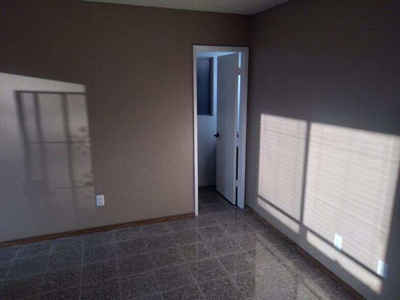 Building Photo - 4465 N Sierra Way