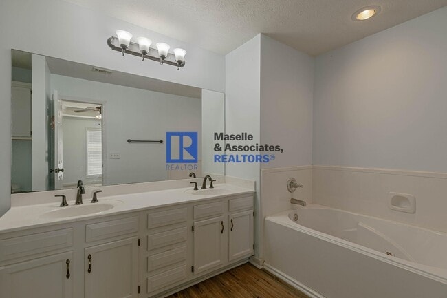 Building Photo - 3 Bed/2 Bath Home in Pearl