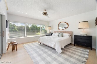 Building Photo - 955 Palm View Dr