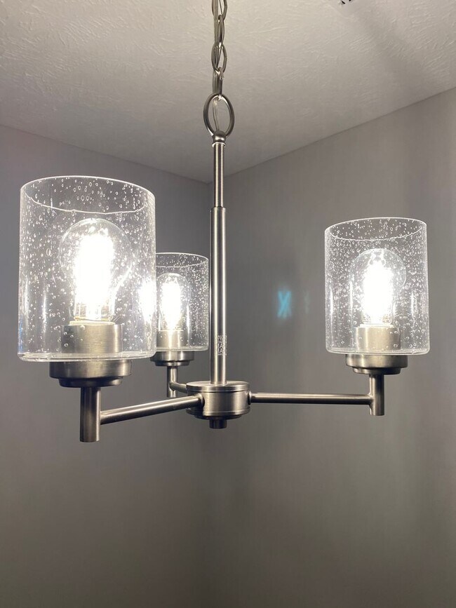 Building Photo - 3 BD 3.5 BA 1 Car Garage Great Location Li...