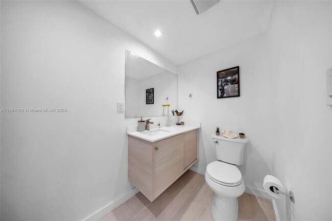 Building Photo - 300 Bayview Dr