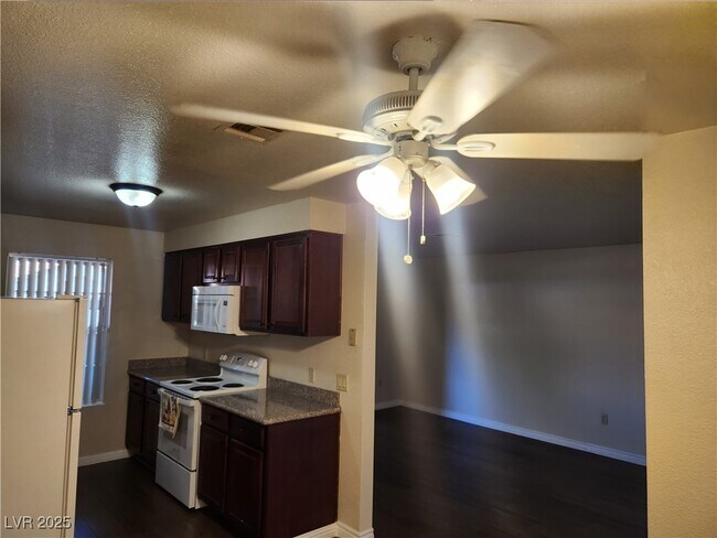 Building Photo - 2606 S Durango Dr