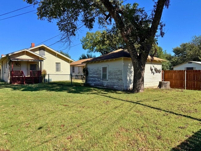 Building Photo - Cute 2 Bed 1 Bath Craftsman Home