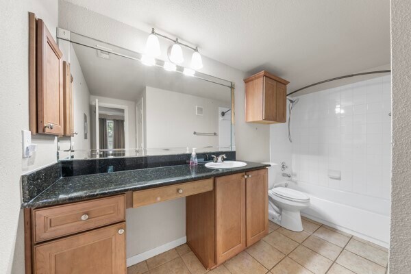 Building Photo - 2255 Braeswood Park Dr