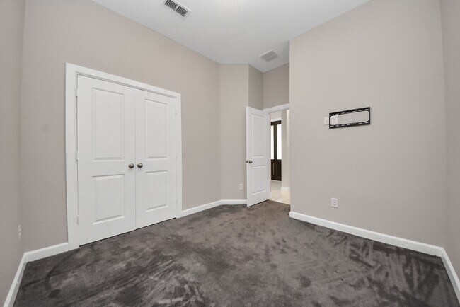 Building Photo - 8114 Silverspot Ln
