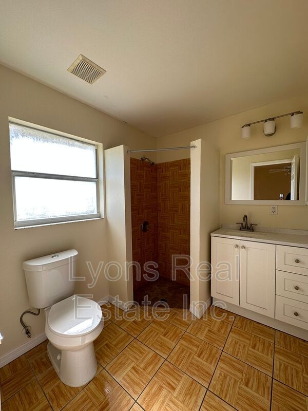 Building Photo - 4724 26th St SW