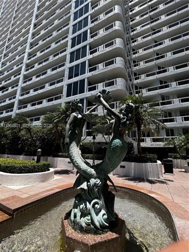 Building Photo - 1717 N Bayshore Dr