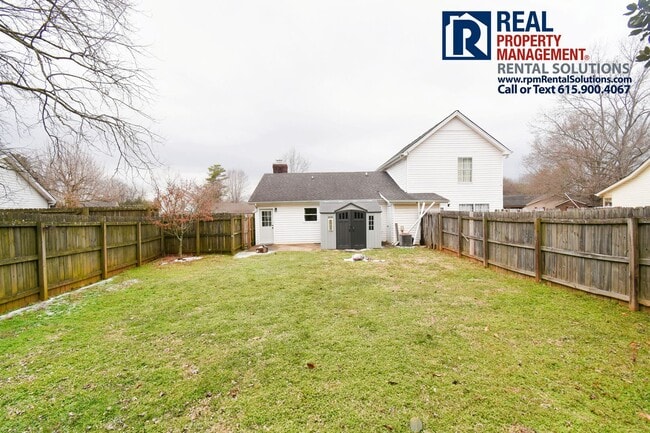 Building Photo - Adorable, updated 2BD 2BA duplex! Washer/dryer included and large fenced-in back yard!