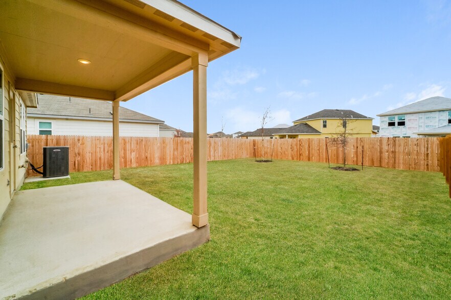 Building Photo - 819 Retama Pass