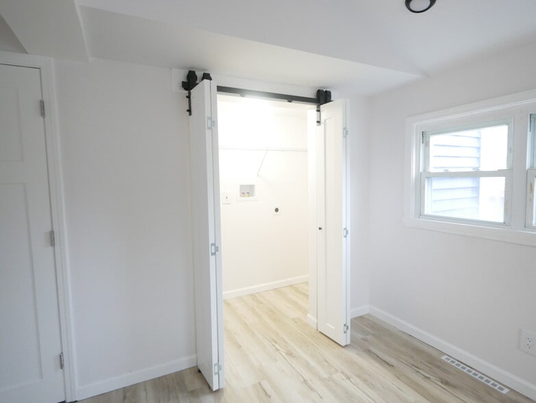 Building Photo - 252 Shields Rd