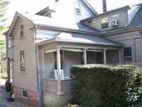 Building Photo - 209 Main St