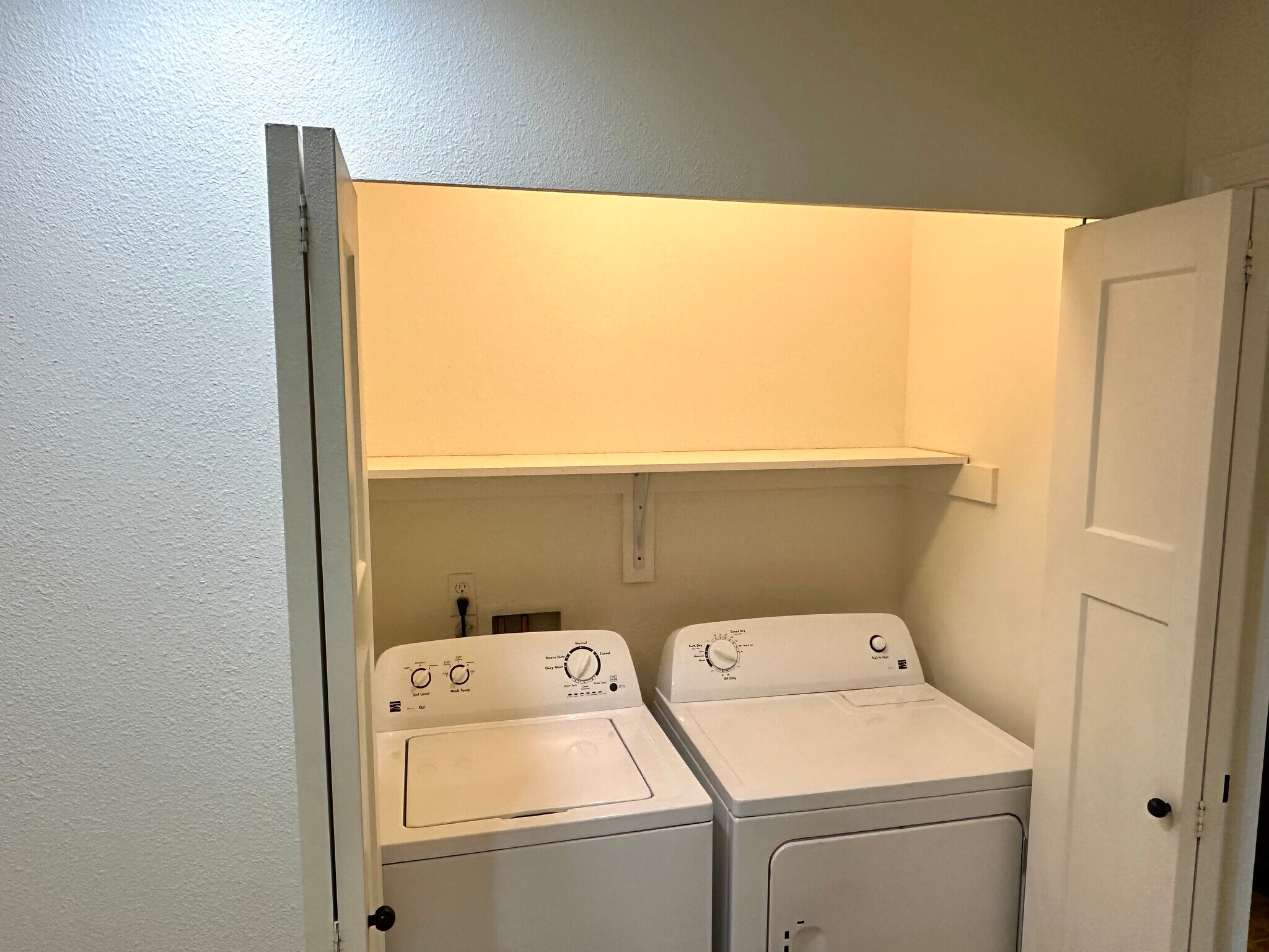 Full washer/dryer included in unit. - 1747 Vela Ln SW