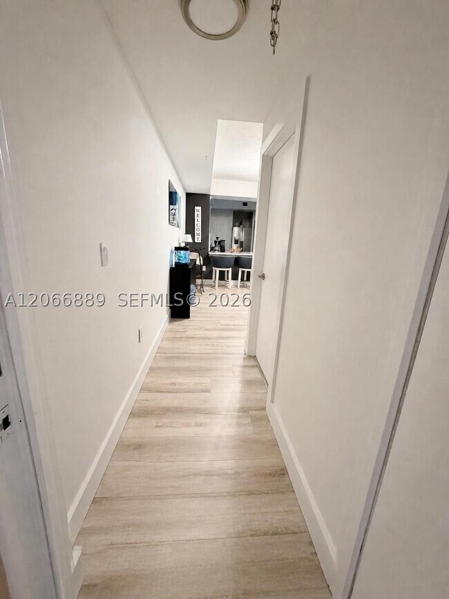 Building Photo - 6960 SW 39th St