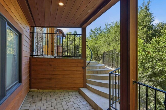Building Photo - 3911 Pepper Tree Ct