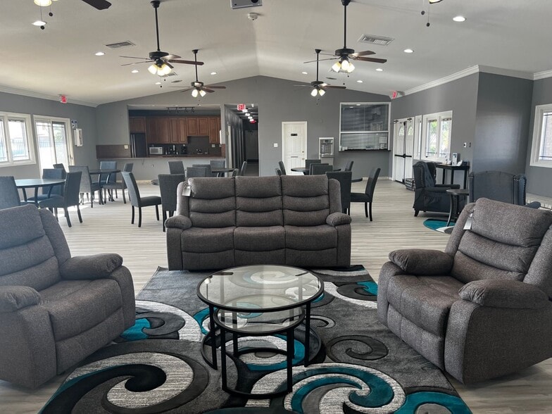 Building Photo - 2627 S Lamb Blvd